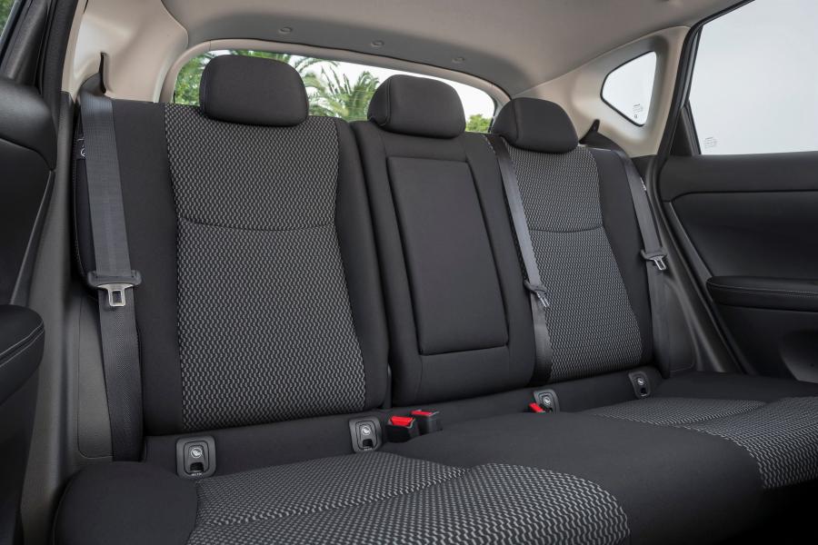 Интерьер Nissan Pulsar Black Edition (NB17) 2017 года  (фото 3 из 13)